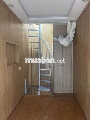 Cho thuê nhà nguyên căn.Đường Trần Quang Khải. P.Tân Định. Q1