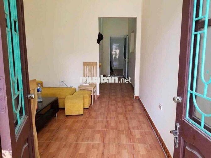 Cho thuê nhà Ngọc Thuỵ, 70m, 3 PN, gần cầu. Giá 6,5tr