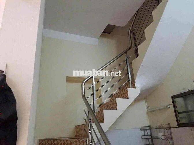 Cho thuê nhà Ngọc Thuỵ, 70m, 3 PN, gần cầu. Giá 6,5tr