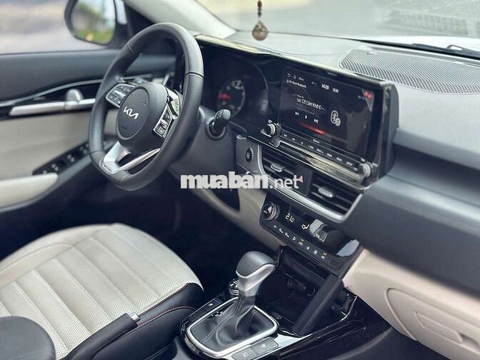 Siêu phẩm KIA Seltos Premium 2022 Trắng 6.000 km