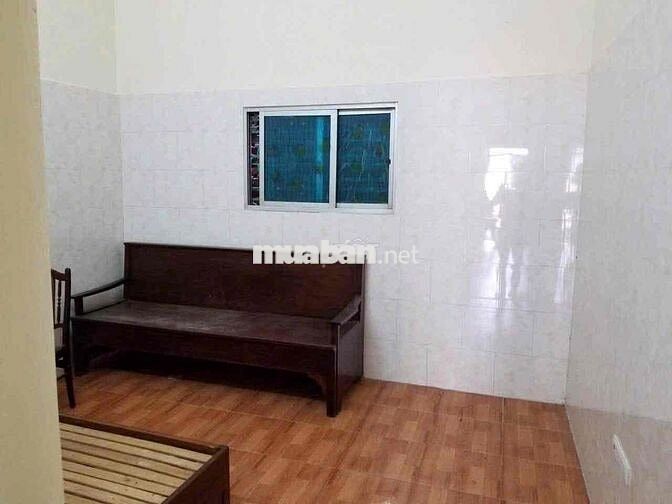 Cho thuê nhà Ngọc Thuỵ, 70m, 3 PN, gần cầu. Giá 6,5tr