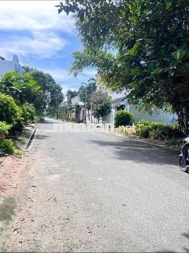 Nhà 1 trệt 2 lầu KDC Long Thịnh – Full nội thất