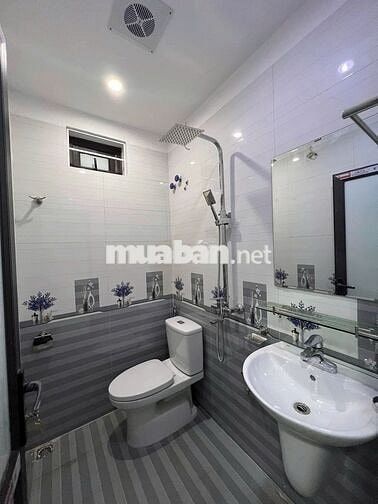 Cho thuê nhà riêng 193/64 Phú Diễn, 11 triệu, 30m2, 3PN, 4WC, 5 tầng