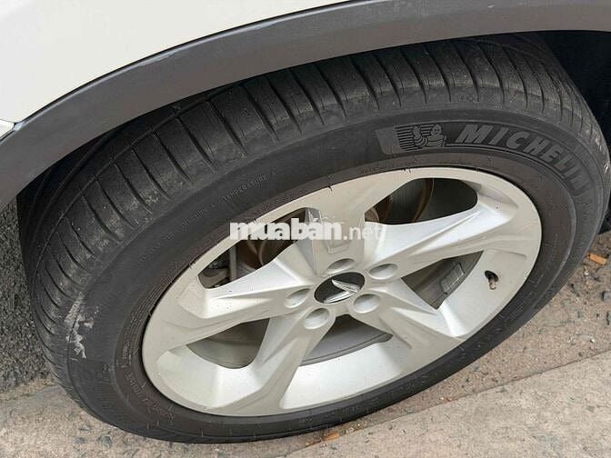 Vinfast Lux SA 2021 Trắng 80.000 km
