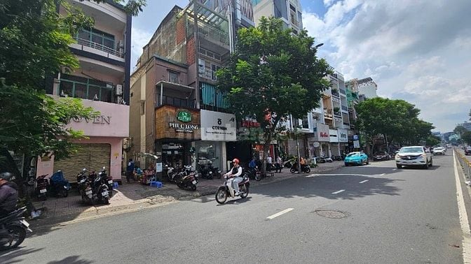 CHÍNH CHỦ CẦN BÁN NHÀ 3 MẶT TIỀN 352 LÊ VĂN SỸ, QUẬN 3, 4X15M, 3 TẦNG