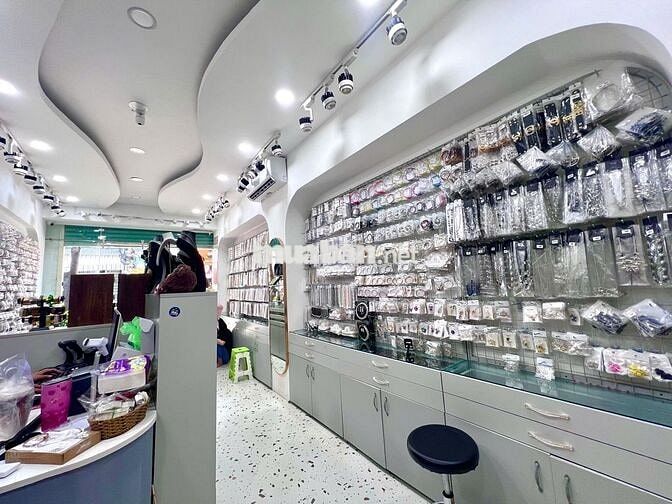 Tuyển NV Bán Hàng Tại Shop Trang Sức Tại Q8