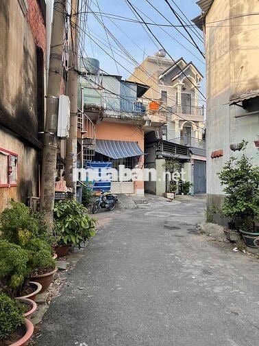kiot có 3 phòng ngủ trên lầu, đường Phú Châu, Thủ Đức