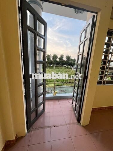 Nhà mới hoàn thiện khu dân cư yên tĩnh