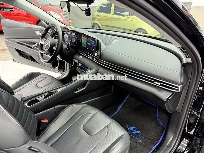 Hyundai Elantra 2025 1.6 AT Đặc biệt Đen