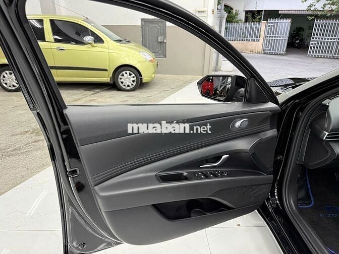 Hyundai Elantra 2025 1.6 AT Đặc biệt Đen
