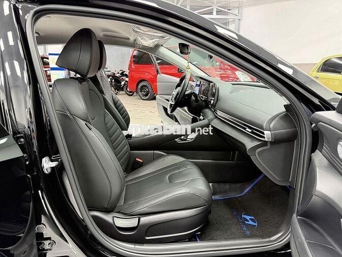 Hyundai Elantra 2025 1.6 AT Đặc biệt Đen