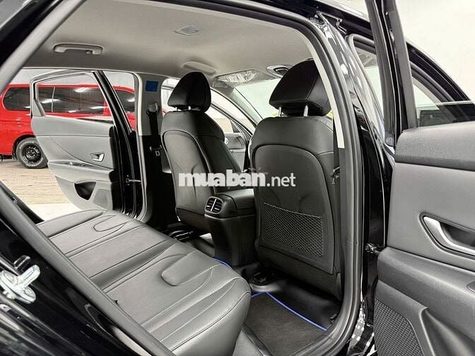 Hyundai Elantra 2025 1.6 AT Đặc biệt Đen