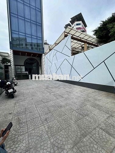 Cho thuê văn phòng cao cấp nằm tại trục đường ung văn khiêm sầm uất.