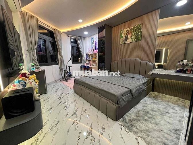 nhà góc 2 mặt tiền hẻm xe hơi đậu trước cửa , ngay chợ gò Vấp