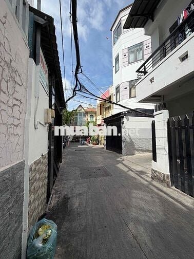 nhà góc 2 mặt tiền hẻm xe hơi đậu trước cửa , ngay chợ gò Vấp