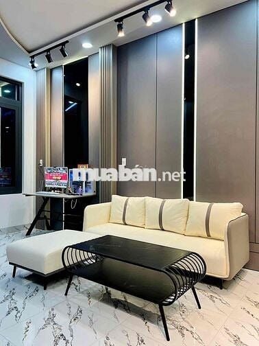 nhà góc 2 mặt tiền hẻm xe hơi đậu trước cửa , ngay chợ gò Vấp