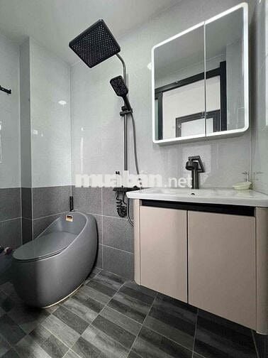 nhà góc 2 mặt tiền hẻm xe hơi đậu trước cửa , ngay chợ gò Vấp
