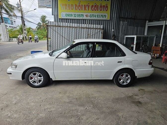 Toyota Corolla GLi 1.6 Số sàn Trắng