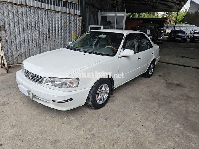 Toyota Corolla GLi 1.6 Số sàn Trắng