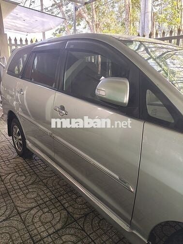 Toyota Innova 7 chỗ màu Bạc