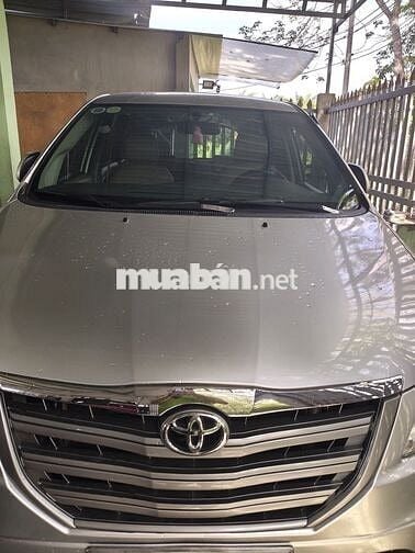 Toyota Innova 7 chỗ màu Bạc