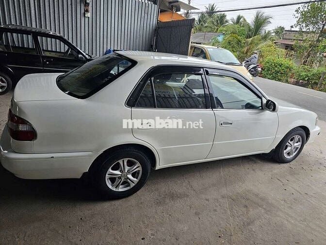 Toyota Corolla GLi 1.6 Số sàn Trắng