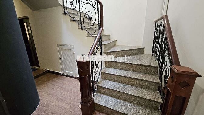 CHÍNH CHỦ SALON TÓC NAM SHARE LẠI MB TẦNG 1 DT HƠN 100M2
