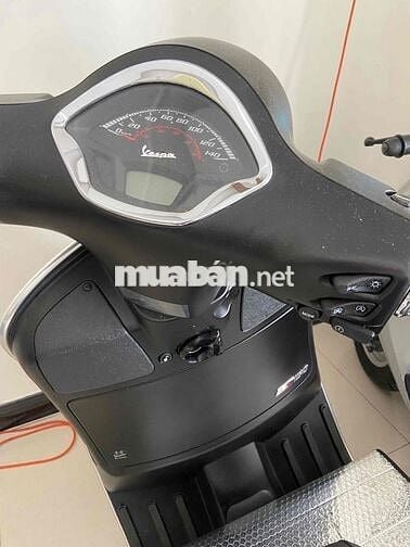 Vespa 150 Gts Super iget đen nhám