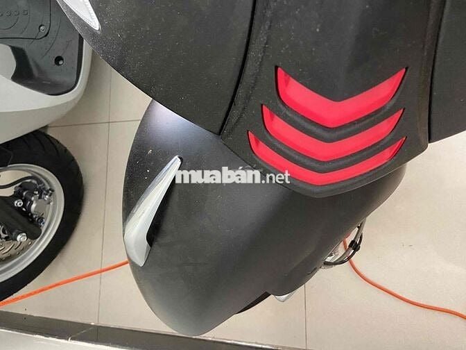 Vespa 150 Gts Super iget đen nhám