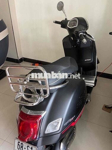 Vespa 150 Gts Super iget đen nhám