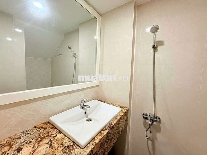 Cho thuê phòng trọ vibe trắng hiện đại gần Đại học Sài Gòn Quận 5