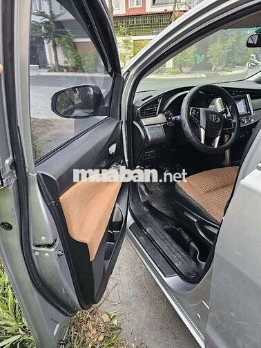 Toyota Innova E 2019 Bạc 7 chỗ