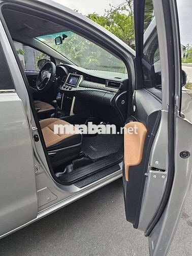 Toyota Innova E 2019 Bạc 7 chỗ