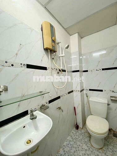 Phòng máy lạnh cửa sổ gần Nguyễn Hữu Cảnh
