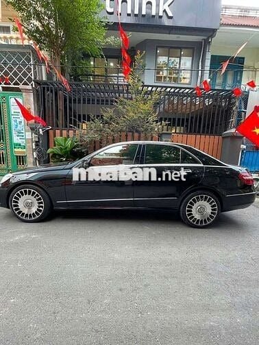 Mercedes-Benz E300 Đen 95.000 km