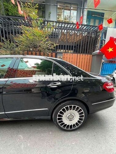 Mercedes-Benz E300 Đen 95.000 km