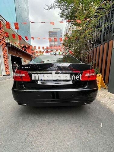 Mercedes-Benz E300 Đen 95.000 km