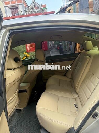 Honda Civic Số tự động Vàng cát 5 chỗ