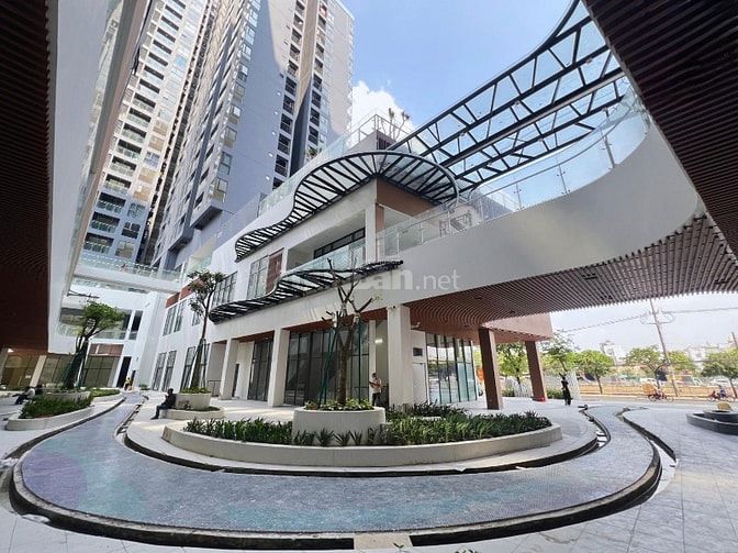 Cho thuê căn hộ 2 Phòng Ngủ, có Nội thất, View Bến Bình Đông rất đẹp