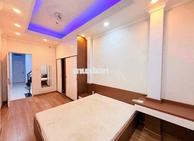 Cho thuê nhà 5 phòng ngủ ngay trung tâm Q1,5