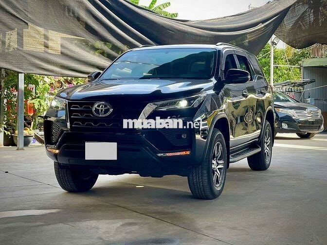 Toyota Fortuner 2022 4x2 AT 2.4L Đen 7 chỗ