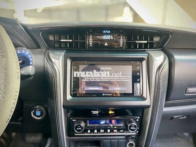 Toyota Fortuner 2022 4x2 AT 2.4L Đen 7 chỗ