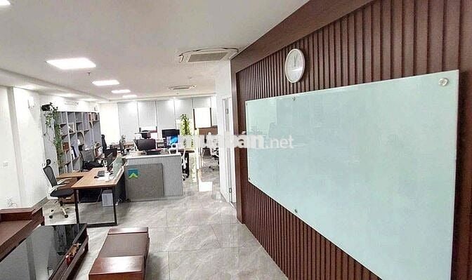 Do chuyển sang văn phòng mới, mình cần cho thuê lại văn phòng tại 50B
