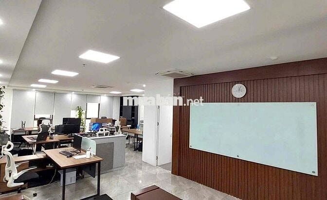 Do chuyển sang văn phòng mới, mình cần cho thuê lại văn phòng tại 50B