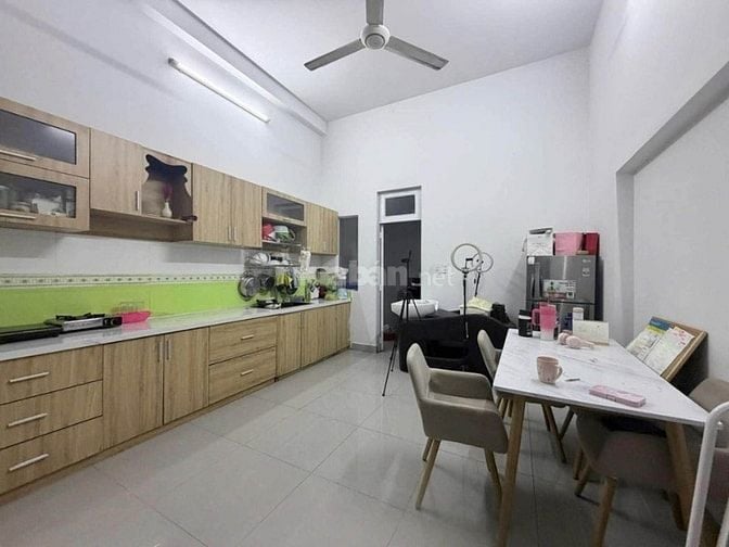 Hàng mới lên! Nhà đẹp Nguyễn Hữu Tiến – HXH – 56m²–2 tầng.Giá chỉ 5T5