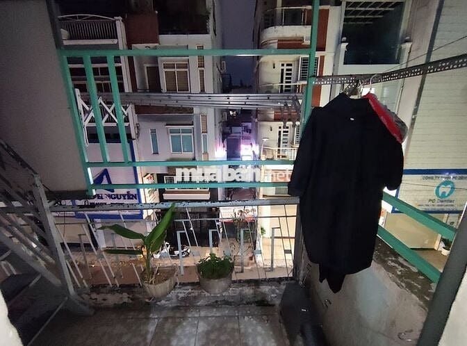 MÌNH CÒN PHÒNG NHỎ CHO DÂN VĂN PHÒNG VÀ NGƯỜI ĐI LÀM TẠI QUẬN 10