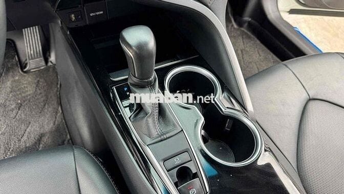 Toyota Camry 2.0G Trắng 2021 ĐKI 2022 35.000 km