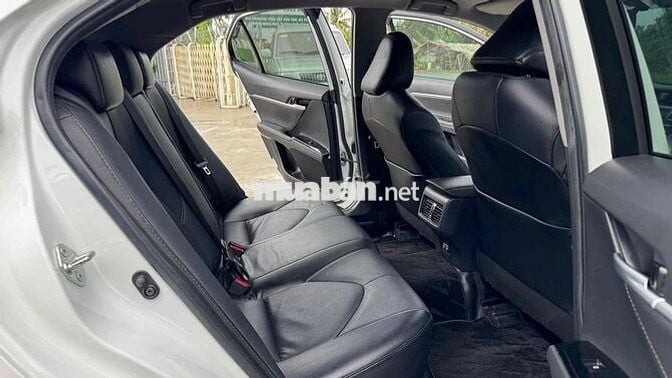 Toyota Camry 2.0G Trắng 2021 ĐKI 2022 35.000 km