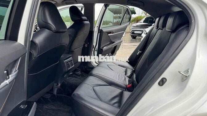 Toyota Camry 2.0G Trắng 2021 ĐKI 2022 35.000 km