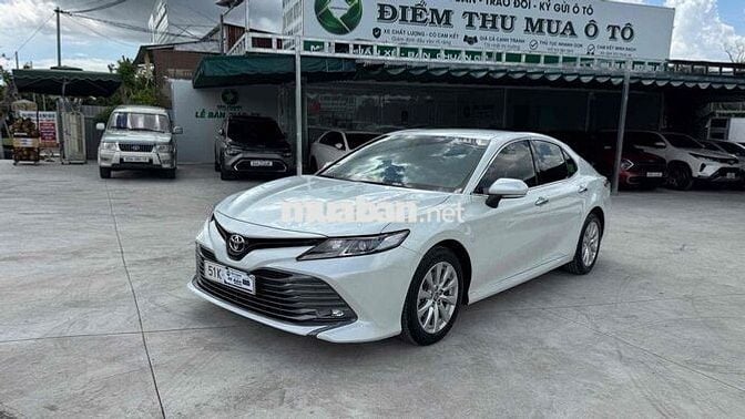 Toyota Camry 2.0G Trắng 2021 ĐKI 2022 35.000 km
